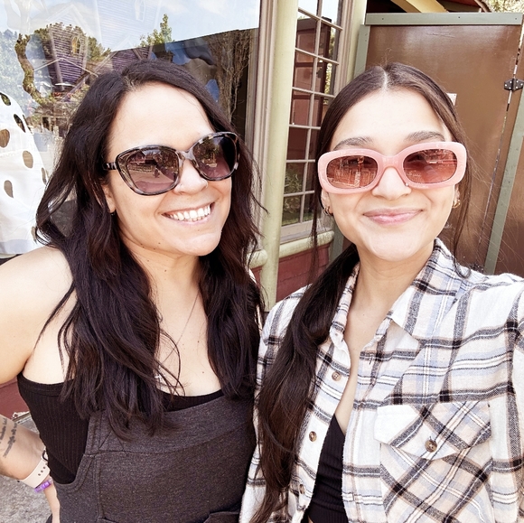 Meet your Posher, Elicia - Picture 1 of 1